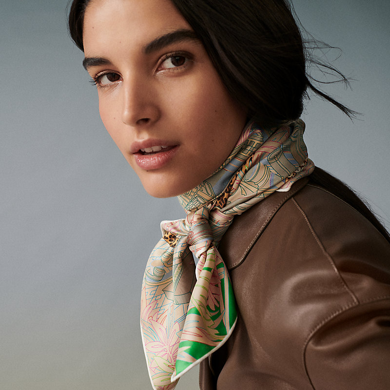 カレ 90 ダブルフェイス 《12頭のレオパード》 | Hermès - エルメス